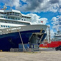 die King Seaways am Felison Terminal die King Seaways am Felison Terminal