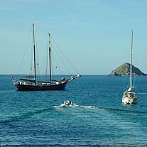 Die Zephyr in der Dixcart Bay vor Anker Die Zephyr in der Dixcart Bay vor Anker