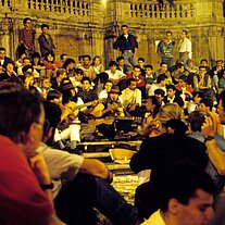 Leute auf dem Pza. Spagna Gitarrengruppe