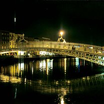 Brücke über die Liffey ( Half Penny Bridge ) Brücke über die Liffey ( Half Penny Bridge )