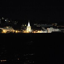 St. Peter Port bei Nacht