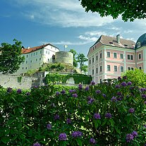 Schloss und Burg Becov mit Park Schloss und Burg Becov mit Park