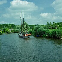 anderes Schiff auf dem Kanal anderes Schiff auf dem Kanal