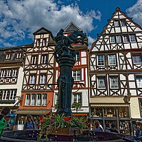 Martinsbrunnen am Marktplatz Cochem Martinsbrunnen am Marktplatz Cochem