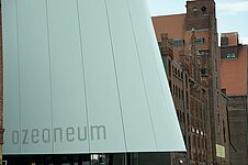 Das Ozeaneum zwischen alten Mauern Das Ozeaneum zwischen alten Mauern