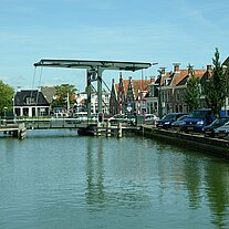 Brücke über einen Kanal