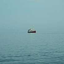 einsames Bötchen am Meer einsames Bötchen am Meer