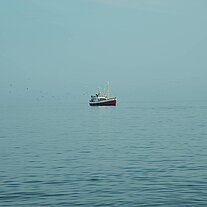 einsames Bötchen am Meer