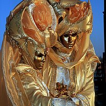 2 goldene Damen