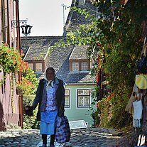 alte Frau in der Strada Corocarilor alte Frau in der Strada Corocarilor