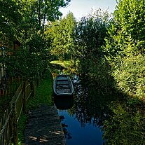 Kahn im Kanal Kahn im Kanal