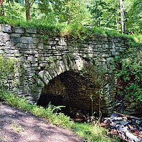 Brücke im Arboretum, dem Burgpark Brücke im Arboretum, dem Burgpark